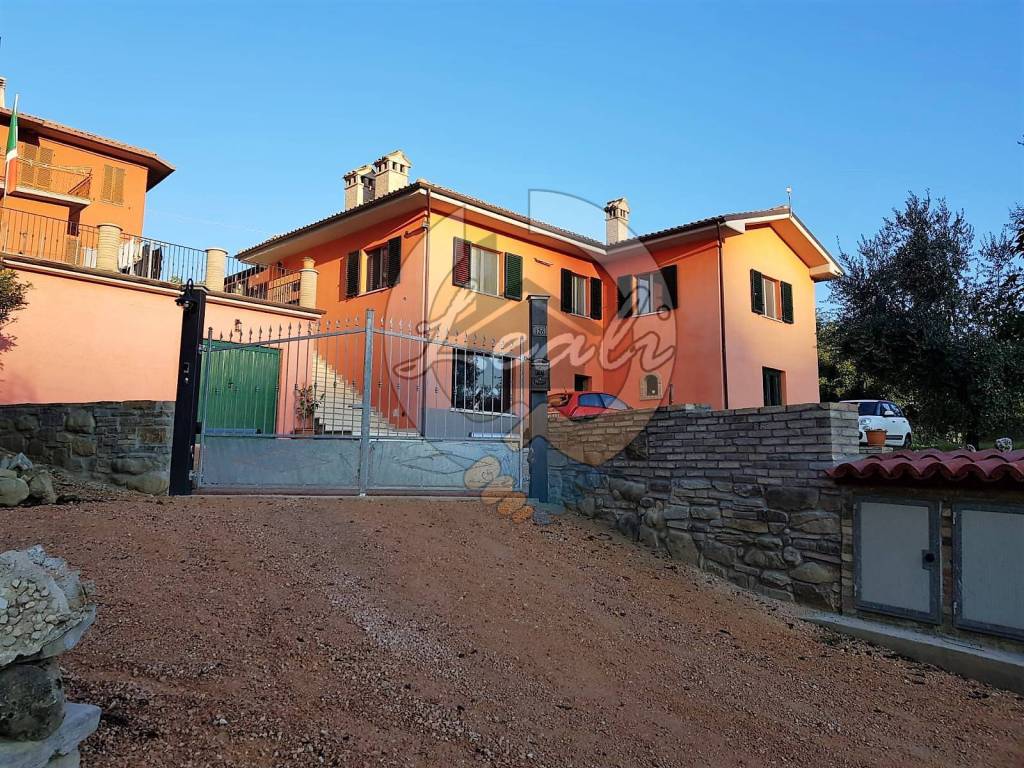 Villa a San severino marche in LOC. SERRALTA, 126 - Foto 2
