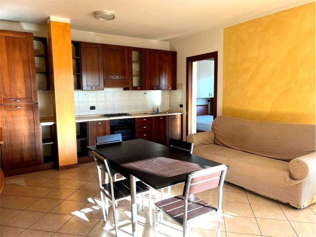 Appartamento a Borgomanero in Via Vecchia Per Maggiate - Foto 2