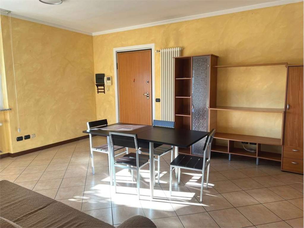 Appartamento a Borgomanero in Via Vecchia Per Maggiate - Foto 4