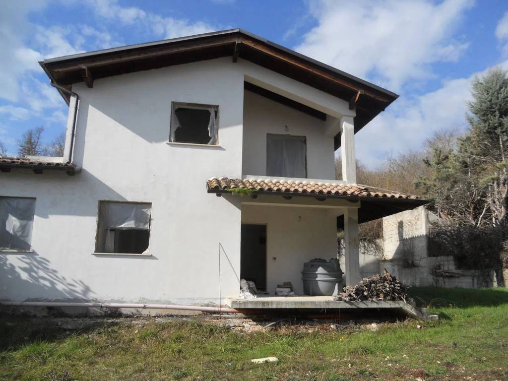 Villa a Scurcola marsicana in Via Fonte Ciofani S.N.C. - Foto 3