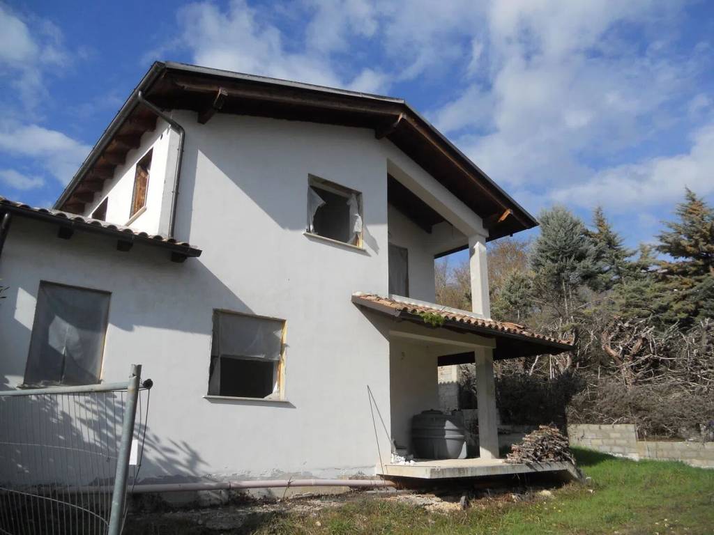 Villa a Scurcola marsicana in Via Fonte Ciofani S.N.C. - Foto 4