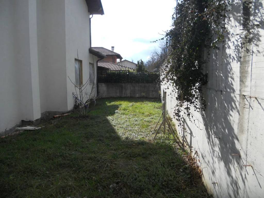 Villa a Scurcola marsicana in Via Fonte Ciofani S.N.C. - Foto 5