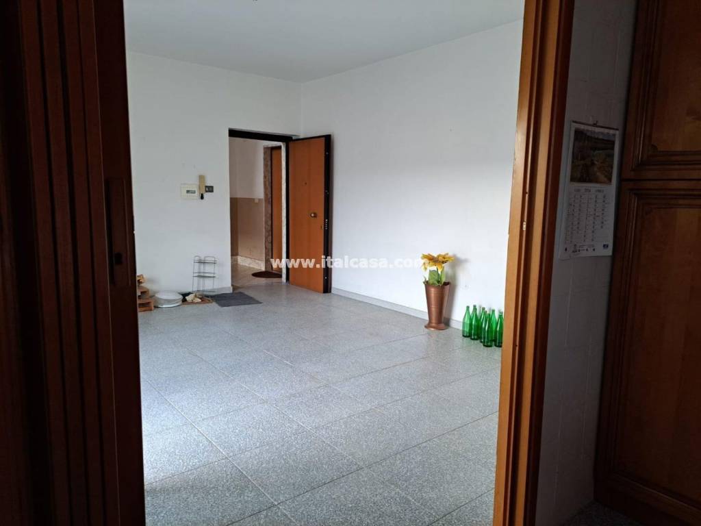 Appartamento a Crotone in Via Albania - Foto 3