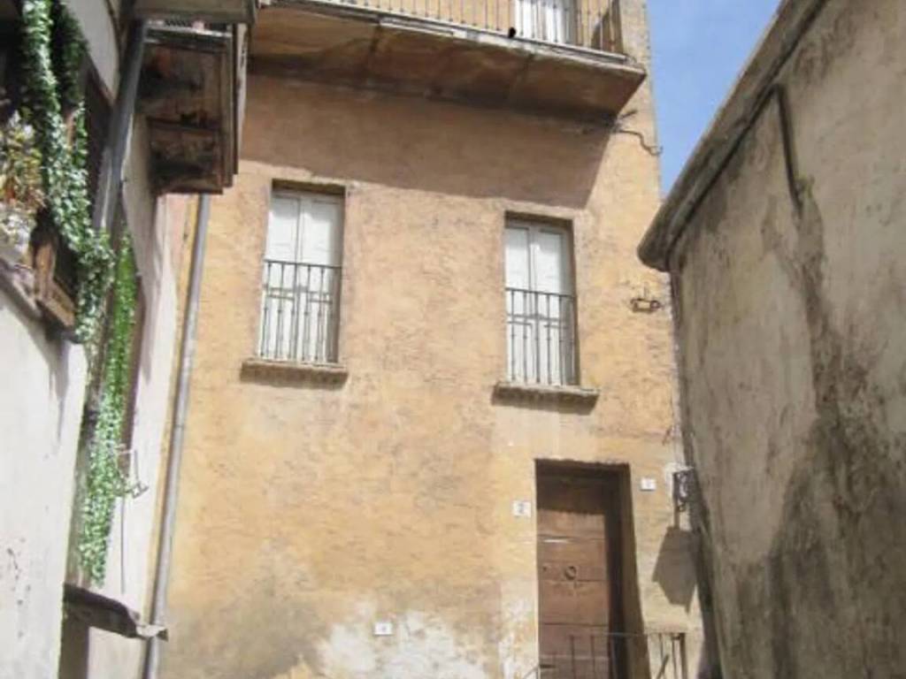 Villa a Scurcola marsicana in Corso V. Emanuele Iii, 40 - Foto 2