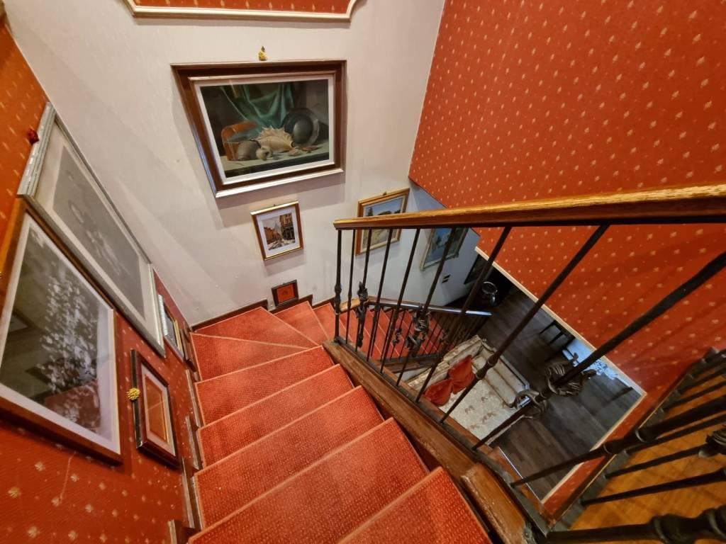 Appartamento a Varese in Viale Padre Gian Battista Aguggiari - Foto 4