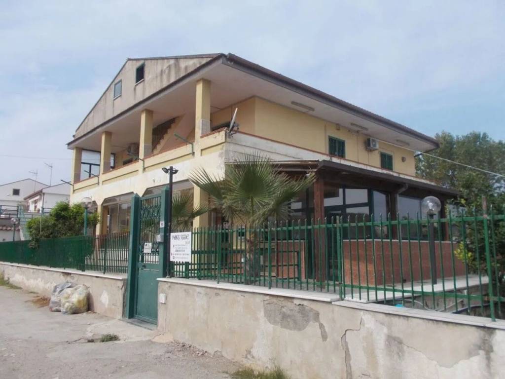 Villa a Castel volturno in Viale Paolo De Matteis - Foto 3
