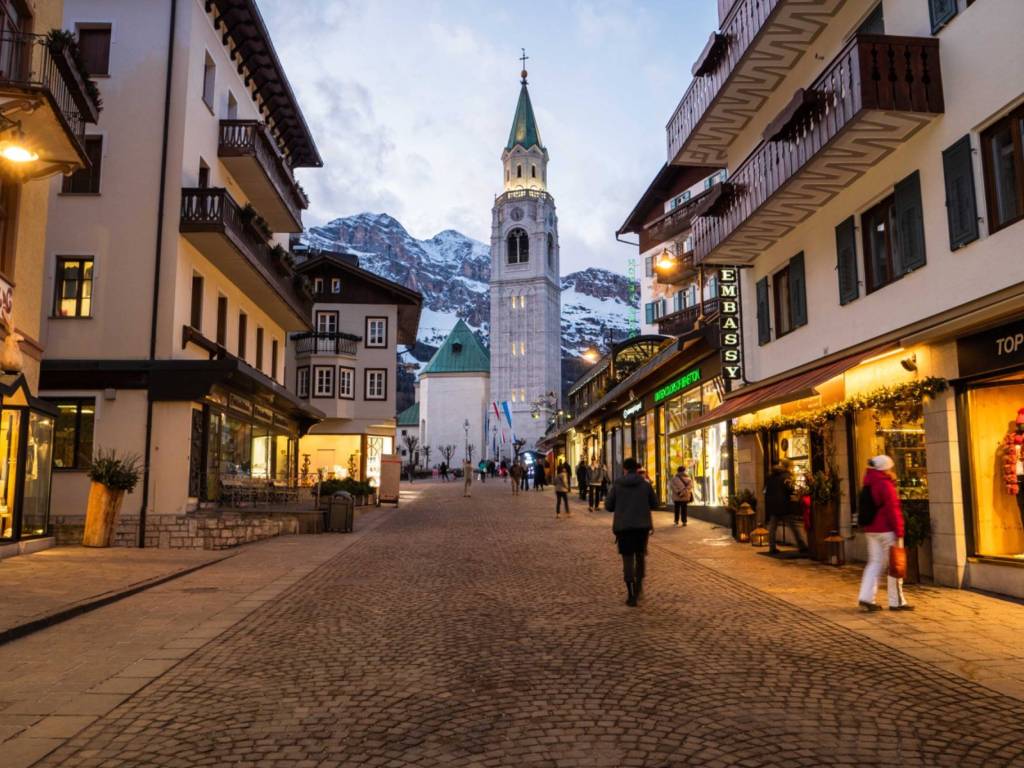 Villa a Cortina d'ampezzo in Via Spiga - Foto 2