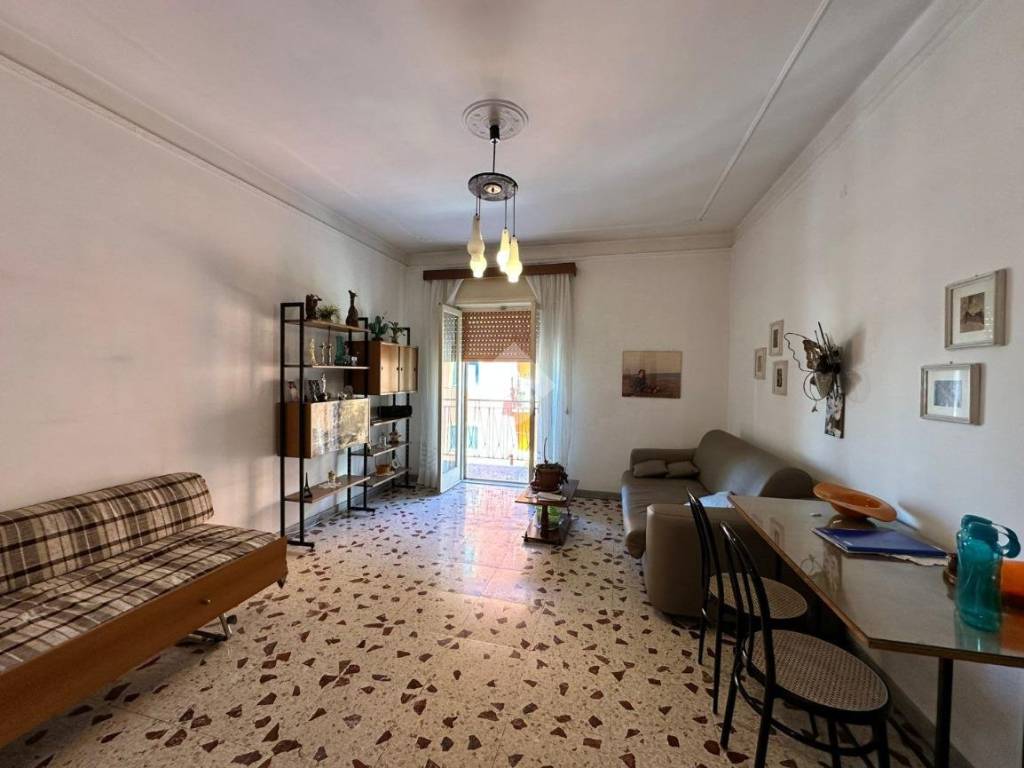 Appartamento a Crotone in Via Cappuccini, 27 - Foto 2