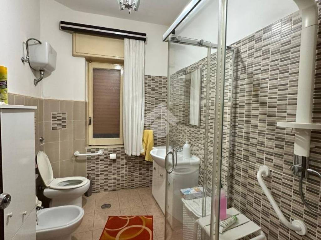 Appartamento a Crotone in Via Cappuccini, 27 - Foto 5