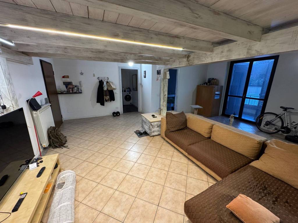 Appartamento a Somma lombardo in Via Giuseppe Giusti - Foto 2