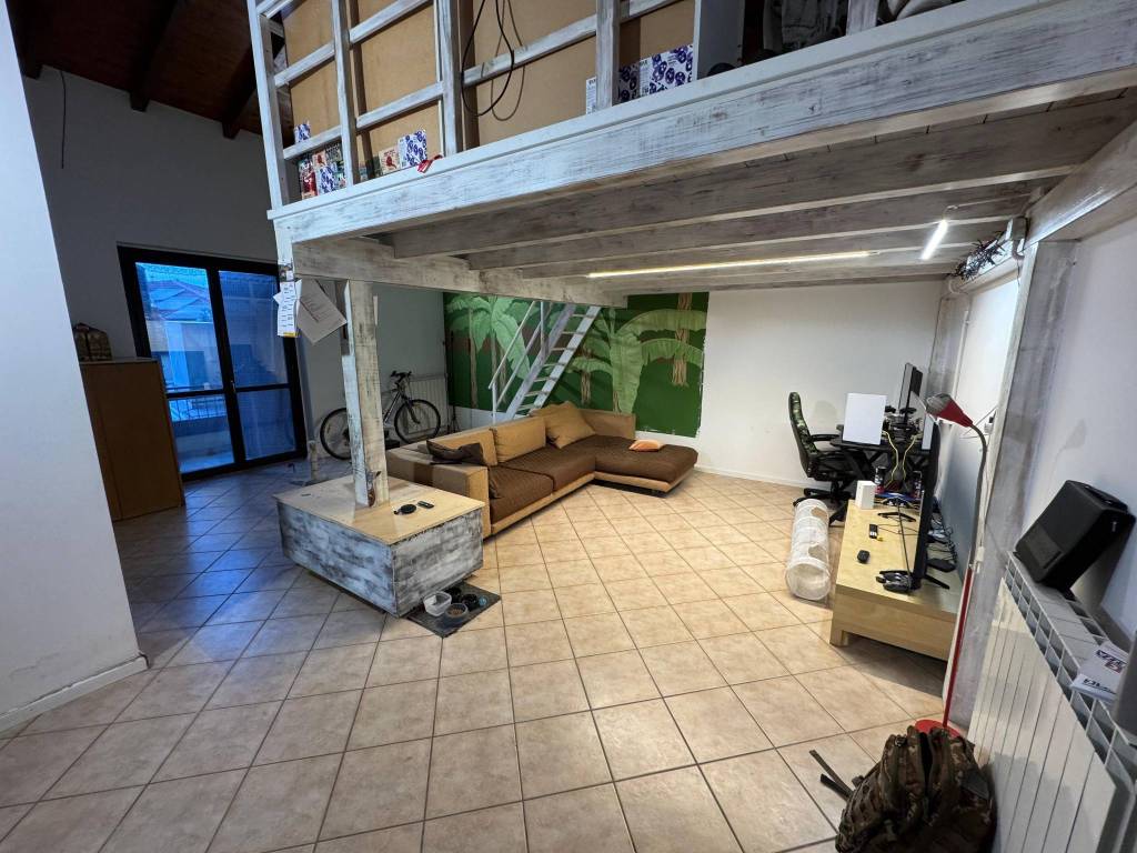 Appartamento a Somma lombardo in Via Giuseppe Giusti - Foto 3