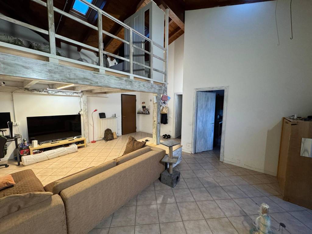 Appartamento a Somma lombardo in Via Giuseppe Giusti - Foto 4