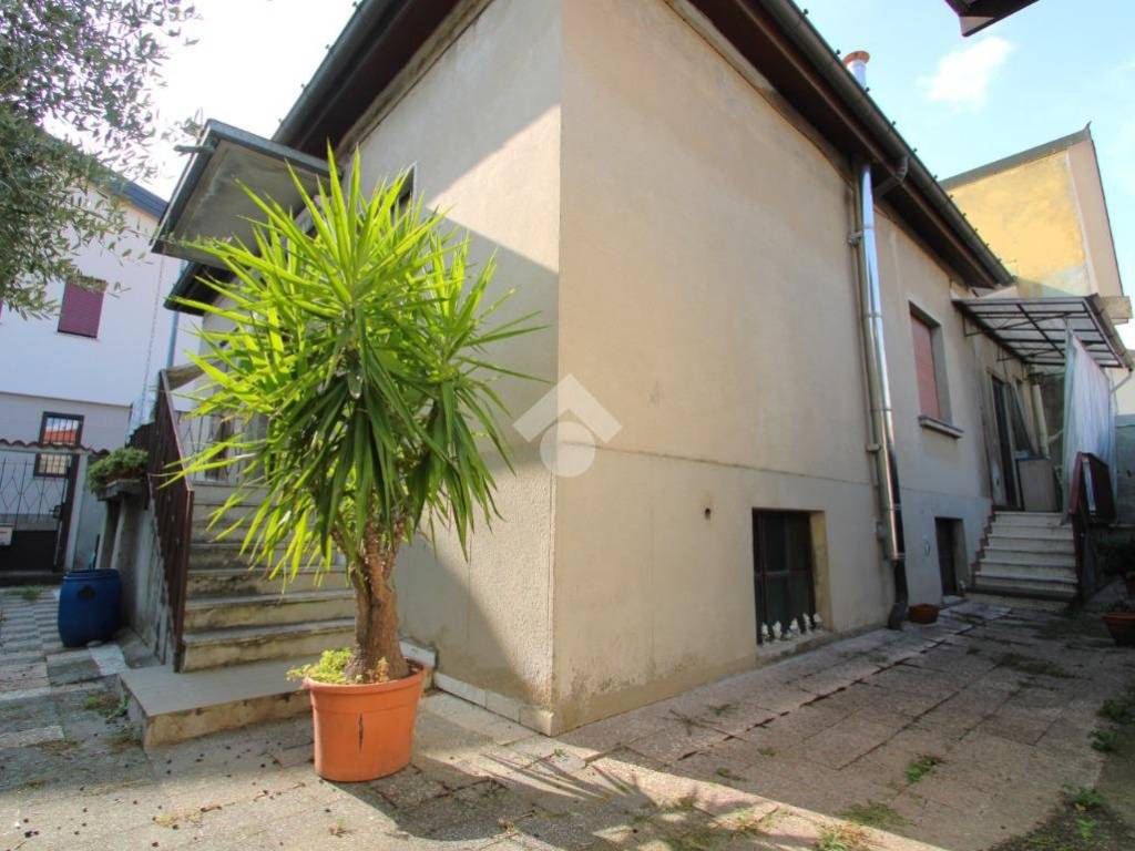 Villa a Bareggio in Via Madonna Assunta, 39 - Foto 3