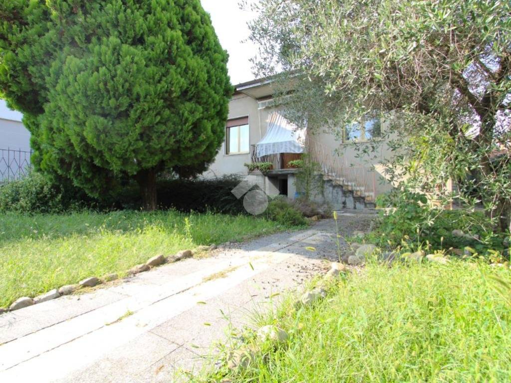 Villa a Bareggio in Via Madonna Assunta, 39 - Foto 4