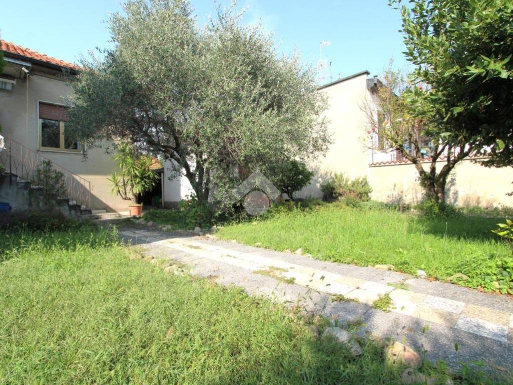 Villa a Bareggio in Via Madonna Assunta, 39 - Foto 5