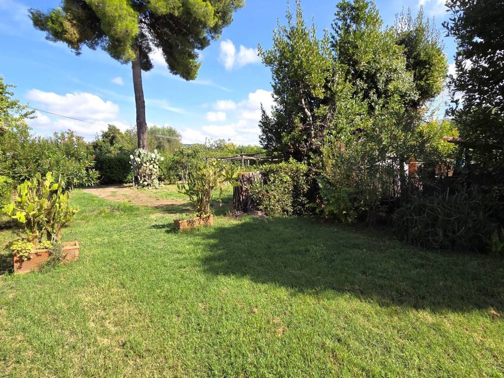 Villetta a schiera a Trevignano romano in Via Adige - Foto 3