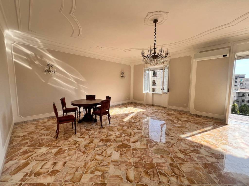 Appartamento a Salerno in Piazza Pasquale Naddeo, 4 - Foto 2