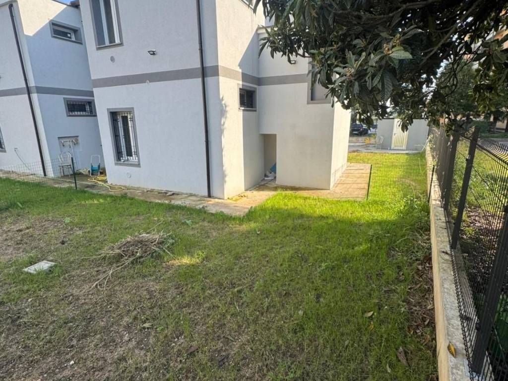 Appartamento a Saronno in Via Padre Luigi Sampietro, 69 - Foto 2