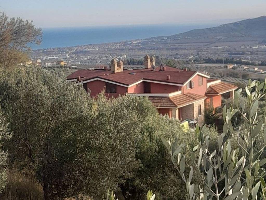 Villa a Roseto degli abruzzi in SP19 - Foto 2