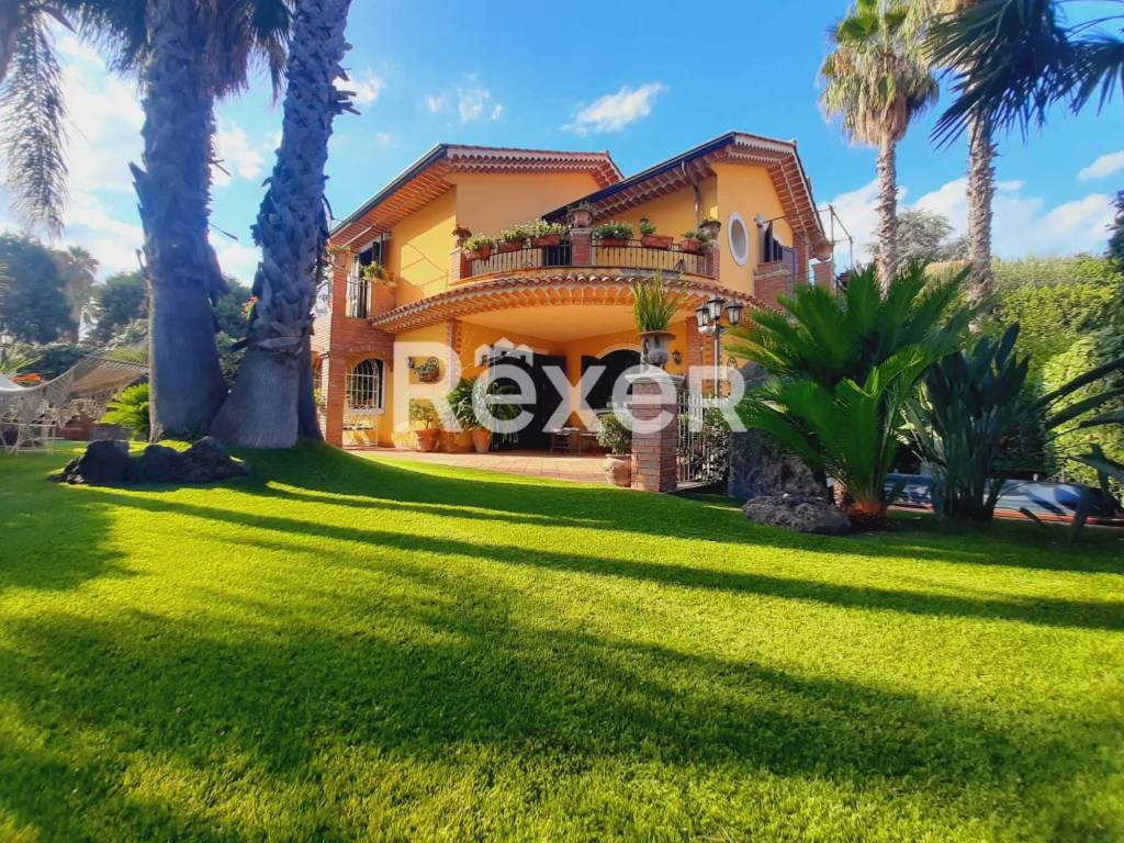 Villa a Trecastagni in Corso Cristoforo Colombo, 35 - Foto 2