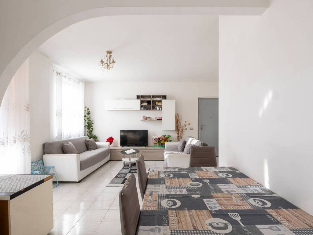 Appartamento a Trecate in Corso Roma - Foto 3
