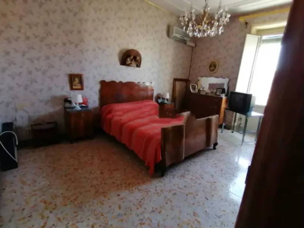 Appartamento a Valguarnera caropepe in Via Sant'Elena - Foto 1