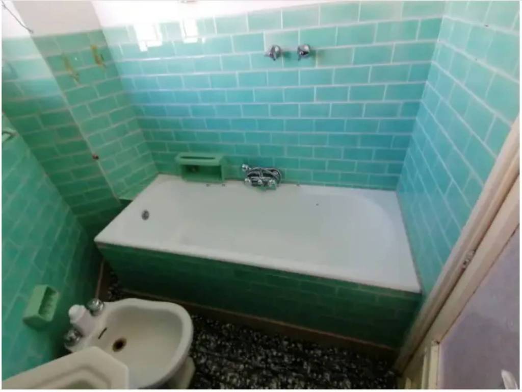 Appartamento a Valguarnera caropepe in Via Sant'Elena - Foto 3