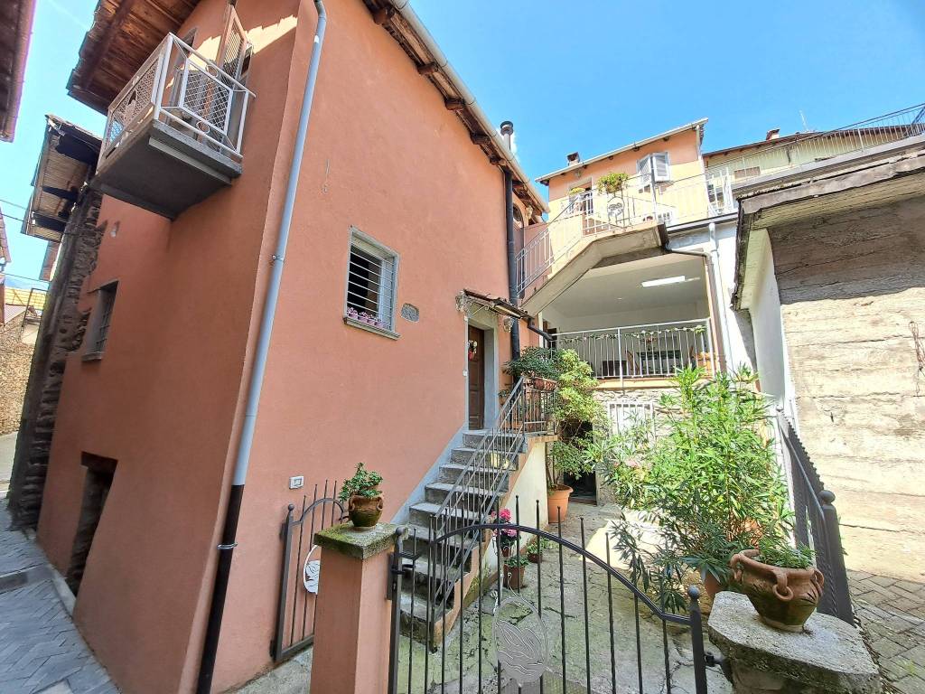 Appartamento a Garzeno in Piazza della Chiesa - Foto 2