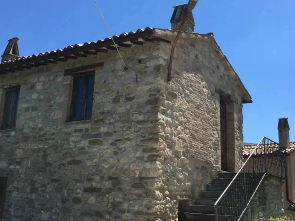 Rustico / casale a Valtopina in Via Collebudino - Foto 2