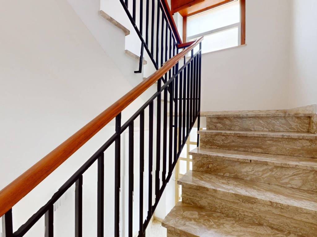 Palazzo / stabile a Carovigno in Via Martiri di Modena, 2 - Foto 3