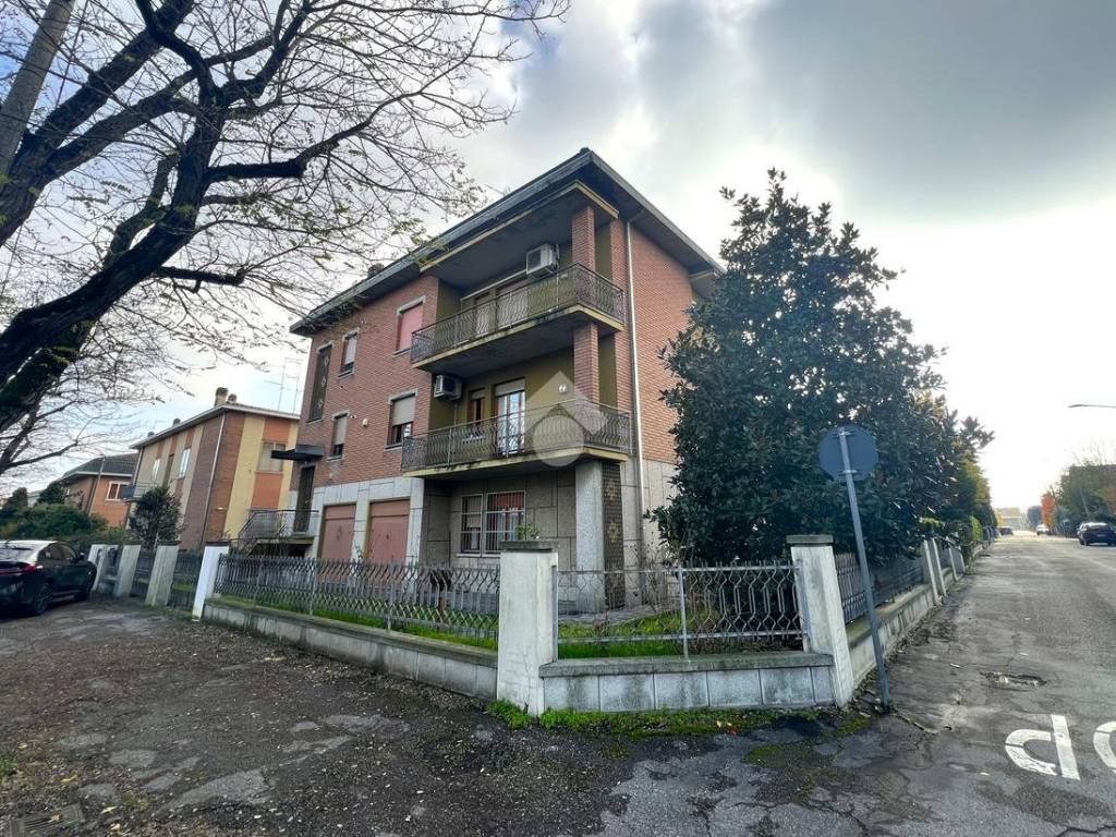 Appartamento a Mirandola in Via podgora, 43 - Foto 2