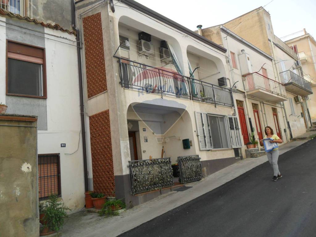 Casa indipendente a Villarosa in Via Milano, 103 - Foto 2