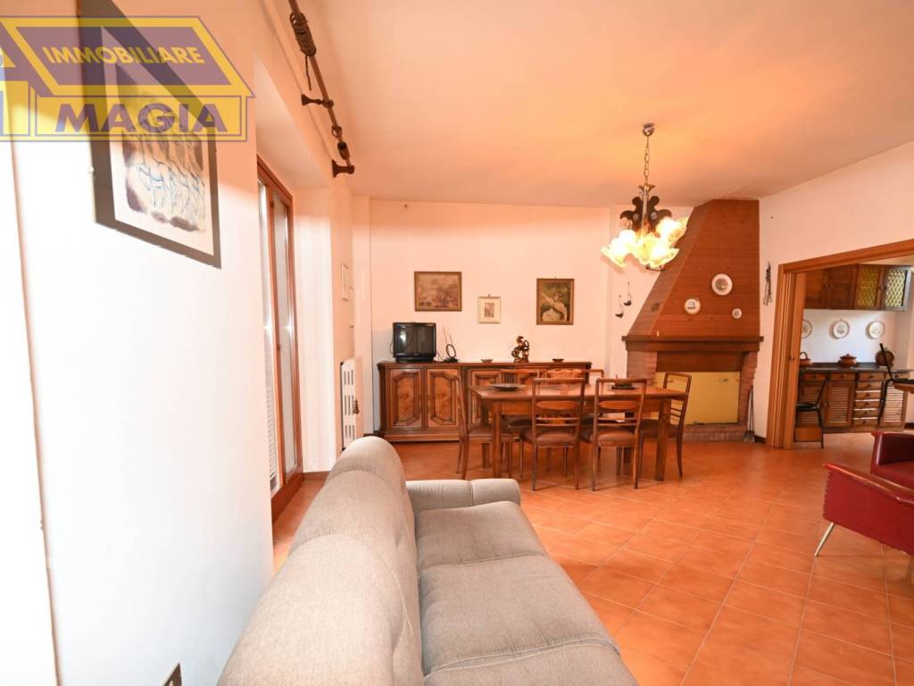 Casa indipendente a Castorano in Strada Provinciale 18 - Foto 2