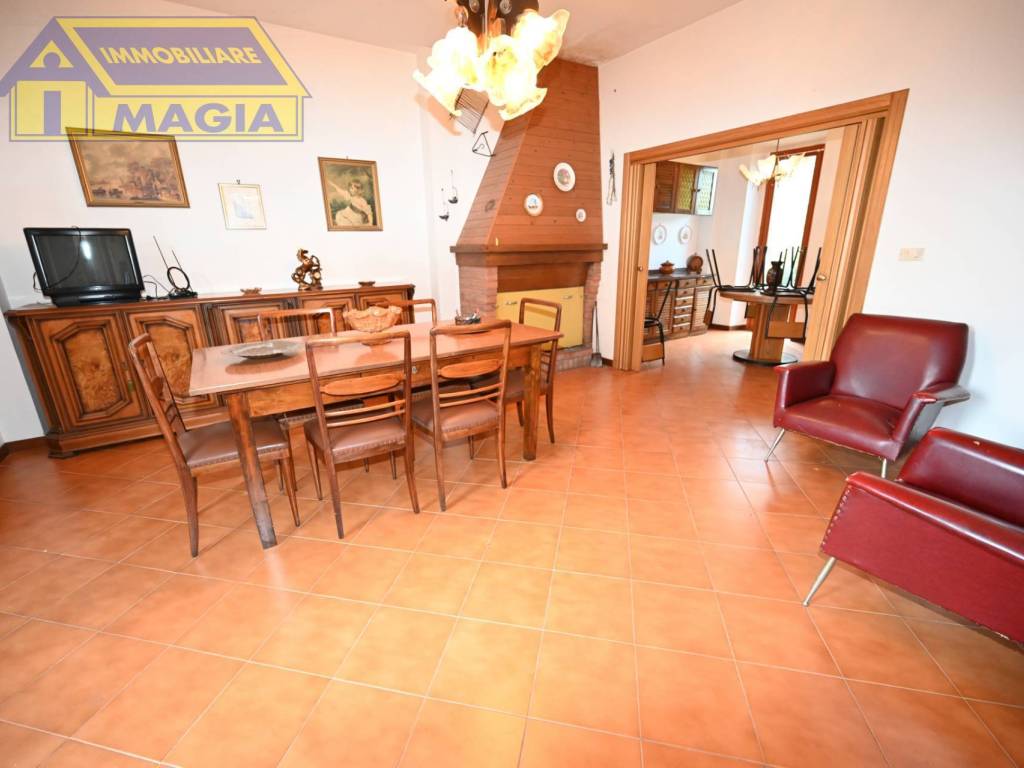 Casa indipendente a Castorano in Strada Provinciale 18 - Foto 5