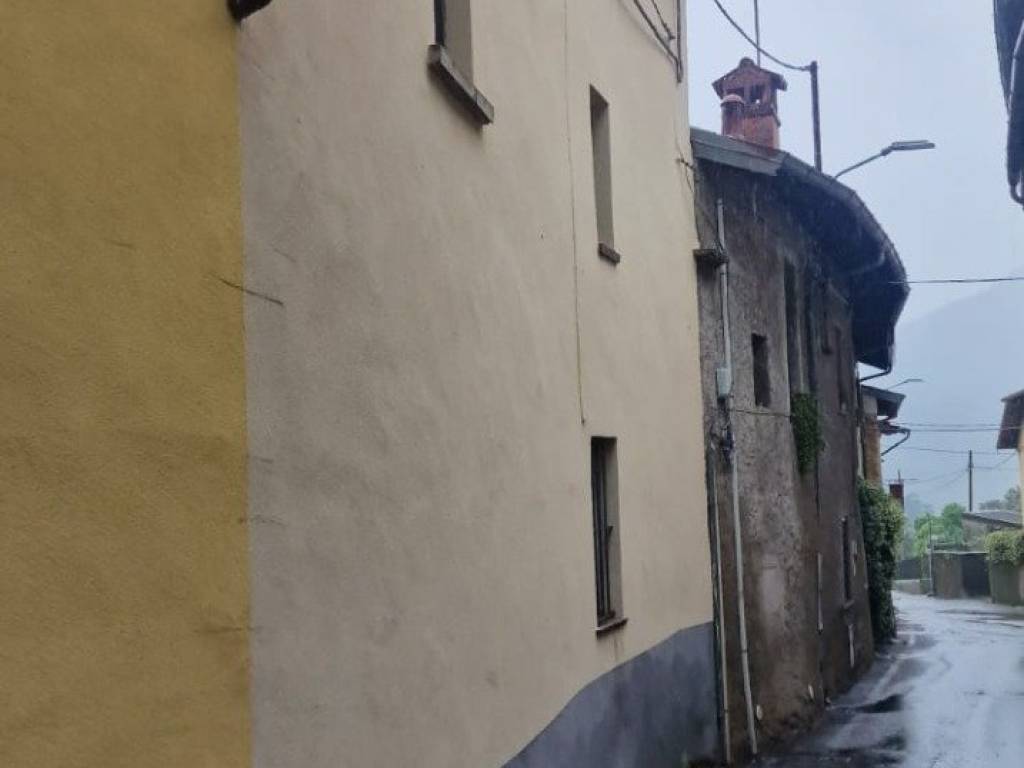 Casa indipendente a Cittiglio in Via Laveno, 23 - Foto 2