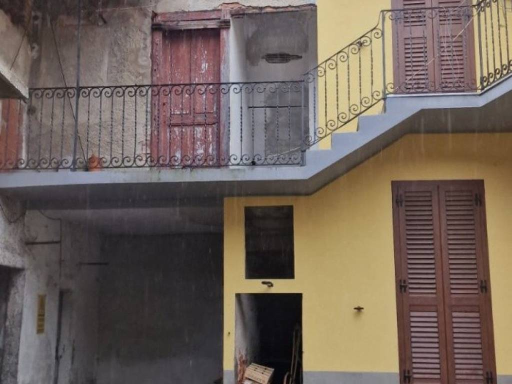 Casa indipendente a Cittiglio in Via Laveno, 23 - Foto 4