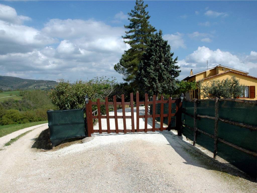 Rustico / casale a Deruta in str. del colle delle forche 2 - Foto 2