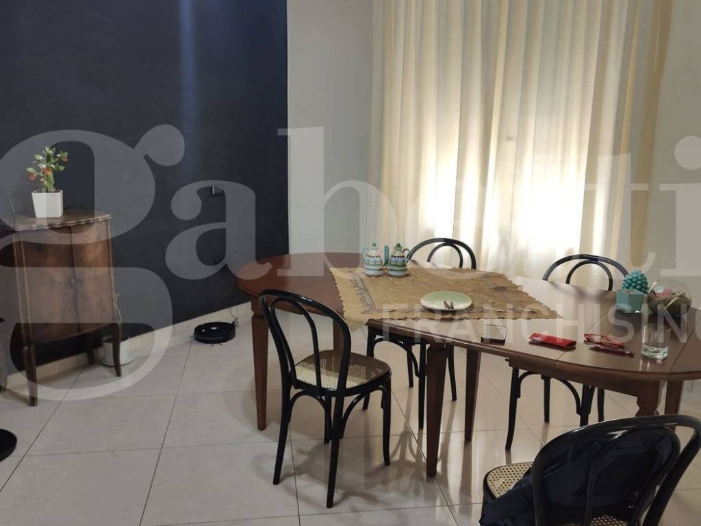 Appartamento a Nocera inferiore in PIAZZA DE SANTI - Foto 4