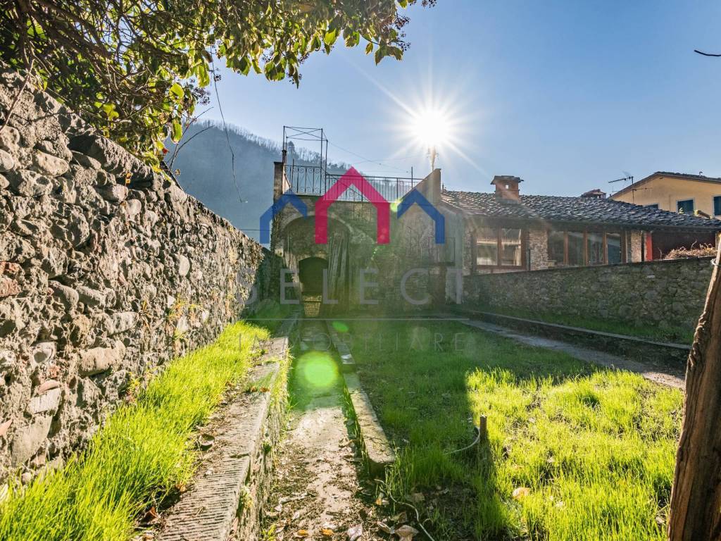 Appartamento a Borgo a mozzano in Via Umberto I° - Foto 2