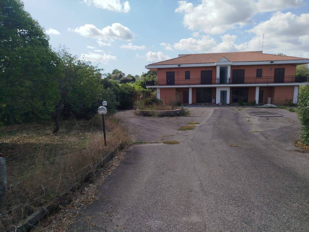 Palazzo / stabile a Lanuvio in Via Nettunense, 185 - Foto 2