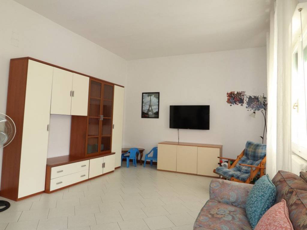 Appartamento a Montevarchi in Via Ammiraglio Burzagli - Foto 3