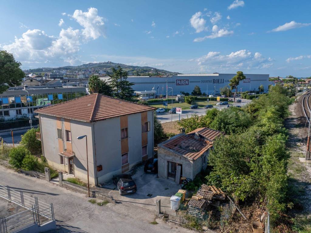Casa indipendente a Roseto degli abruzzi in Via Scerne, 2 - Foto 2