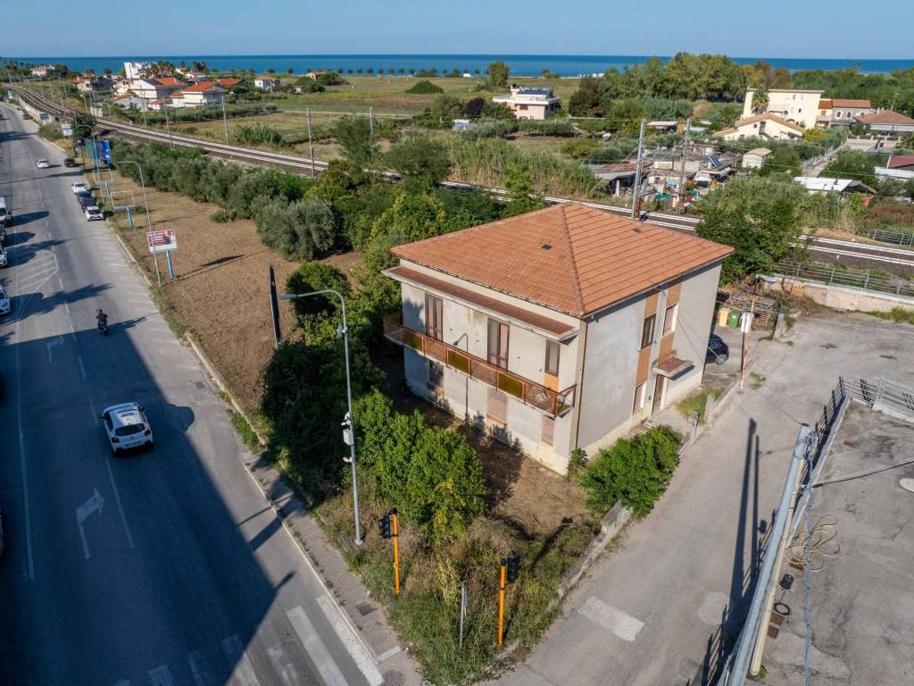 Casa indipendente a Roseto degli abruzzi in Via Scerne, 2 - Foto 3
