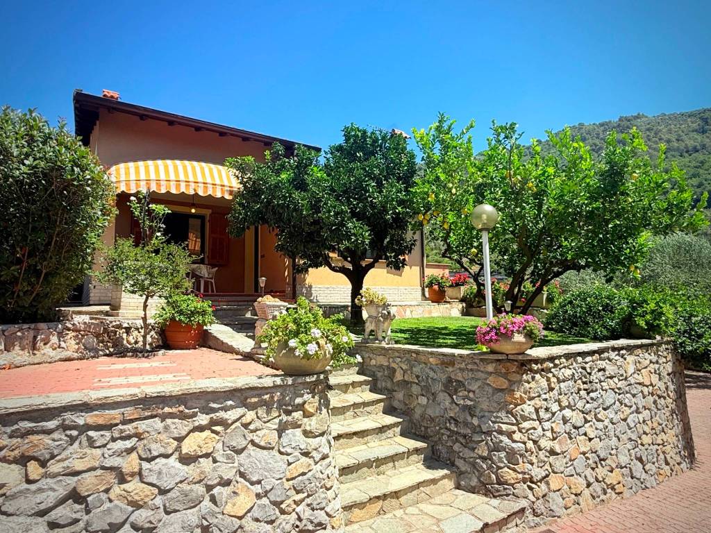 Villa a Dolceacqua in Via Provinciale, 39 - Foto 2