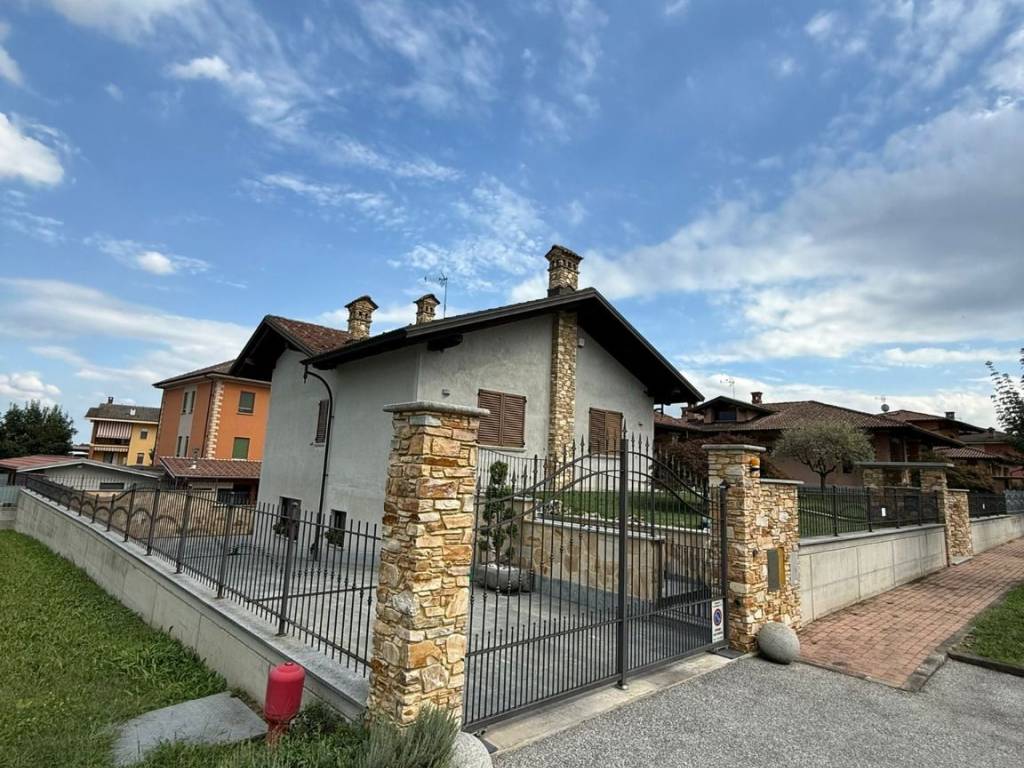 Villa a Villafranca piemonte in Via Lorenzo Pronino, 63 - Foto 2