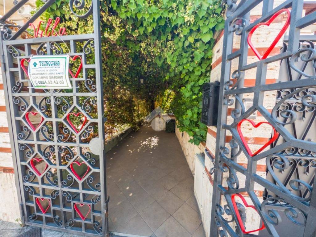 Appartamento a Manfredonia in Viale Cardinale B. della Cueva, 13 - Foto 5