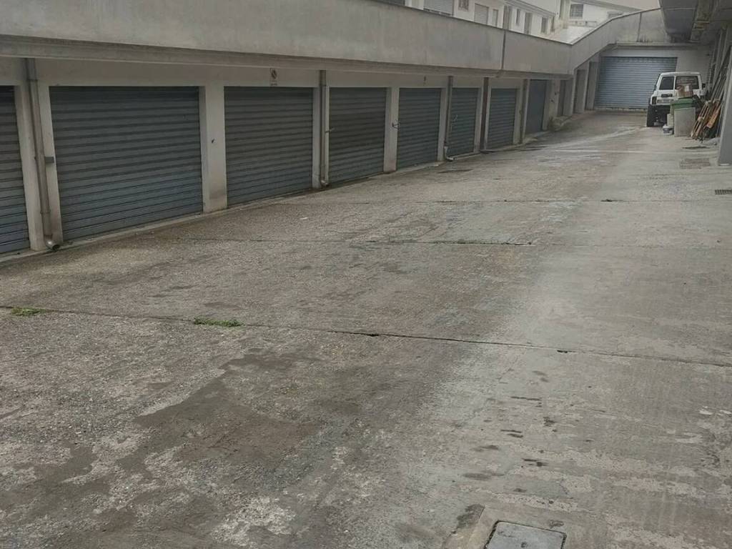 Box / garage a Vibo valentia in Via Moderata Durant, 41 - Foto 2