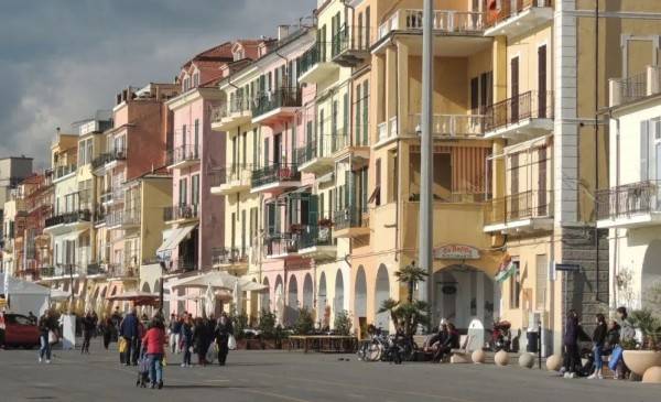 Appartamento a Imperia in Via Tommaso Schiva, 51 - Foto 2
