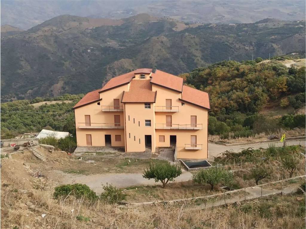 Palazzo / stabile a Geraci siculo in Via Zefiro No Number - Foto 2