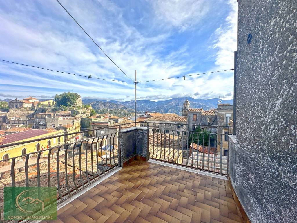 Casa indipendente a Castiglione di sicilia in Via San Pietro - Foto 2